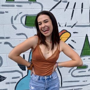 Meet your Posher, Alivia